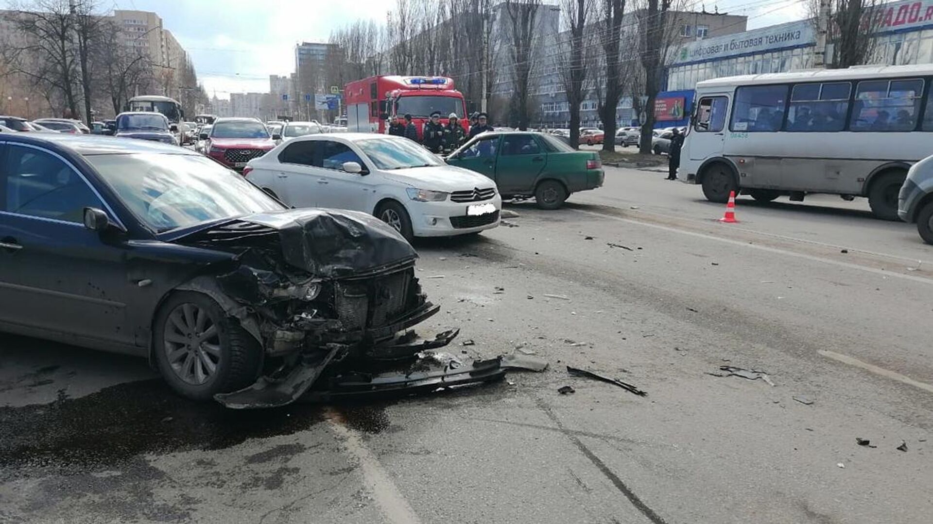 Массовая авария сковала в пробке Московский проспект в Воронеже