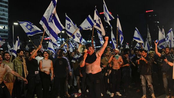 Столкновения протестующих с полицией во время митинга в Тель-Авиве, Израиль