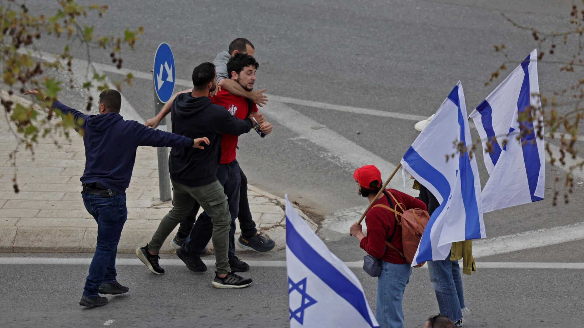 Задержание участника акции протеста у здания парламента Израиля в Иерусалиме. 27 марта 2023 - РИА Новости, 1920, 27.03.2023