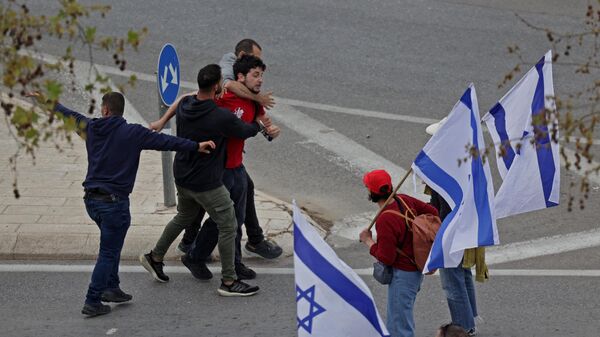 Задержание участника акции протеста у здания парламента Израиля в Иерусалиме. 27 марта 2023