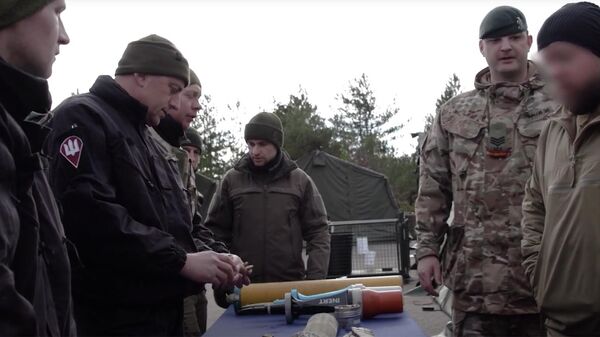 Кадр из видео обучения украинских солдат работе на танках Challenger 2