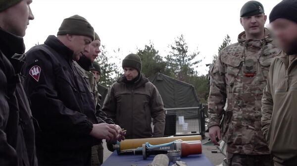 Кадр из видео обучения украинских солдат работе на танках Challenger 2