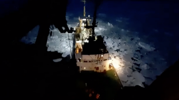 Спасатели эвакуировали рыбака с инсультом с судна в Охотском море