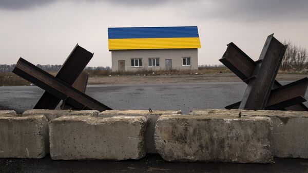 Противотанковые заграждения на окраине Киева