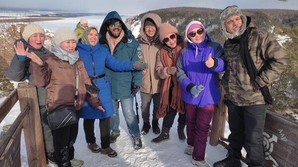 Журналисты – гости Якутии и местные туристы на вершине Ленских столбов