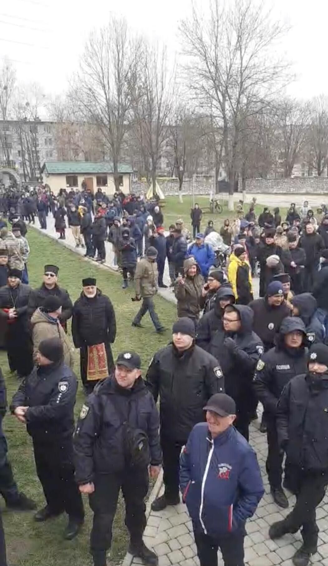 Кадр видео штурма храма Рождества Христова в Ивано-Франковске - РИА Новости, 1920, 28.03.2023