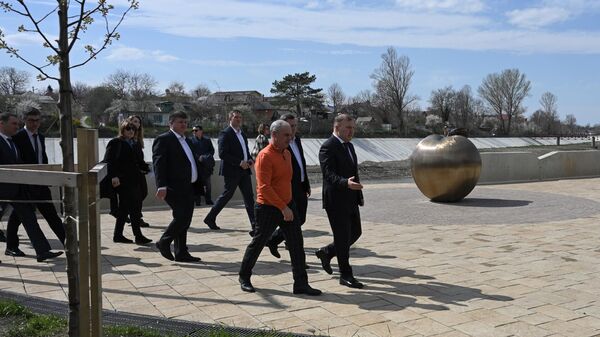 Глава Адыгеи Мурат Кумпилов во время выездного совещания по развитию парковой зоны Майкопа