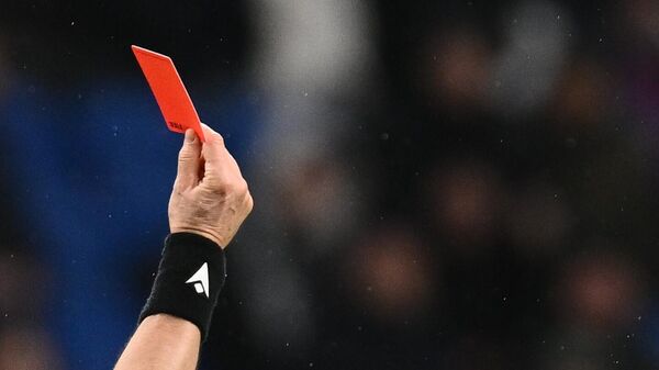 Красная карточка в футболе