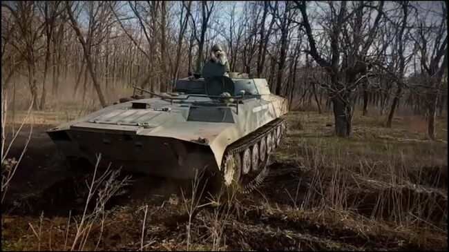 Кадры боевой работы УР-77 под Марьинкой