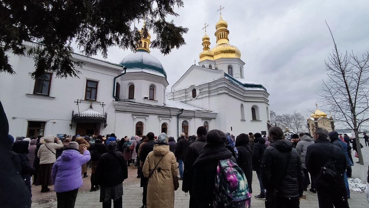 Прихожане перед службой в Киево-Печерской лавре - РИА Новости, 1920, 29.03.2023