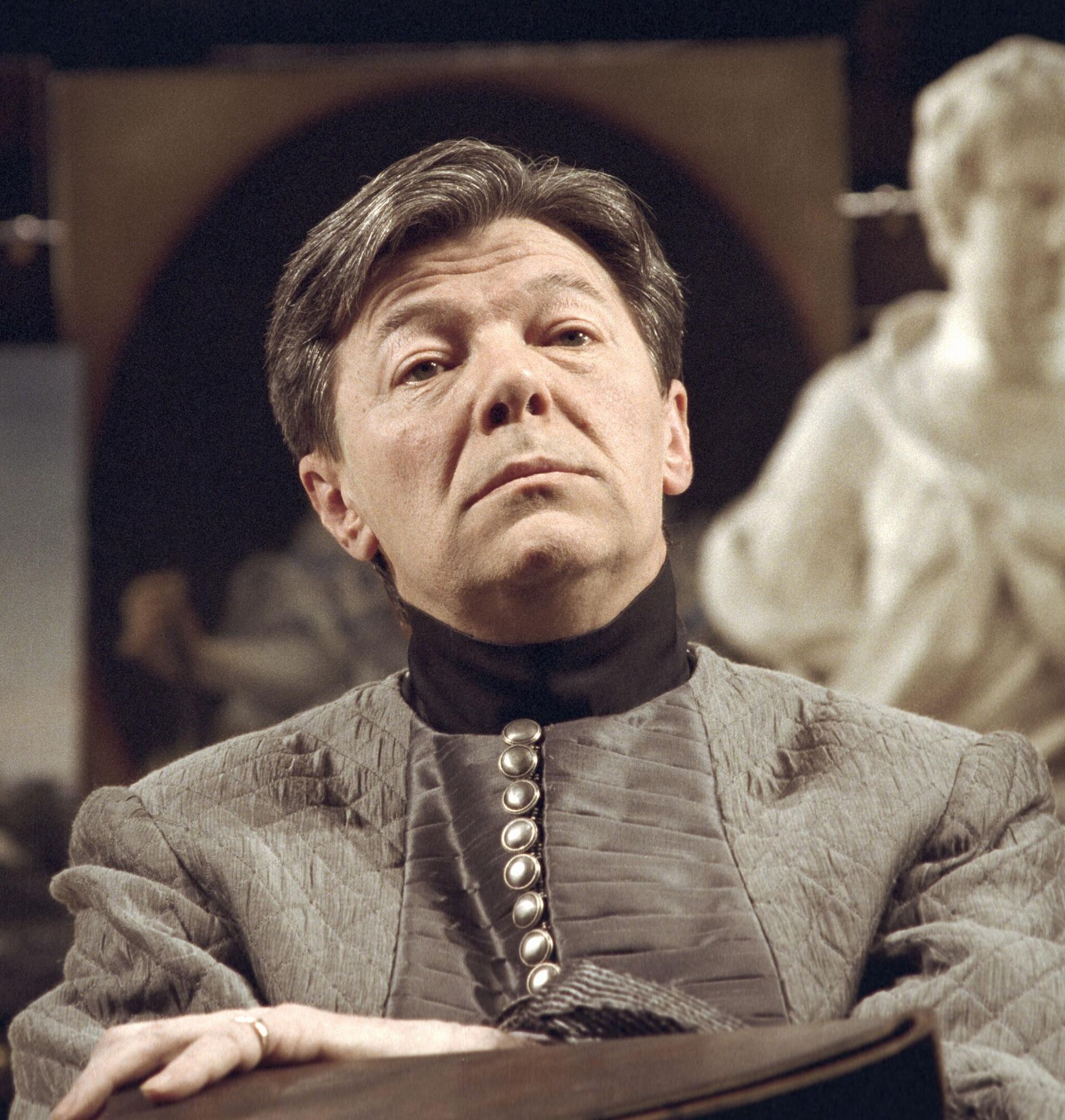 Народный артист РФ Александр Збруев в роли обер-прокурора Павла Ягужинского в спектакле Шут Балакирев Народный артист РФ Александр Збруев в роли обер-прокурора Павла Ягужинского в спектакле Шут Балакирев - РИА Новости, 1920, 27.10.2025