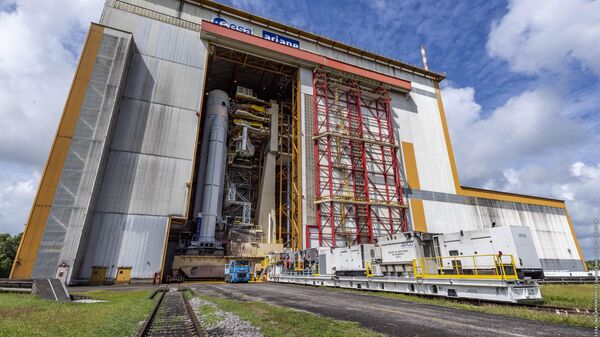 Ракета Ариан-5 пред пуском JUICE проходит финальную подготовку на космодроме Куру