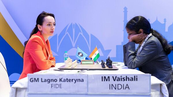 Российская шахматистка Екатерина Лагно (слева)