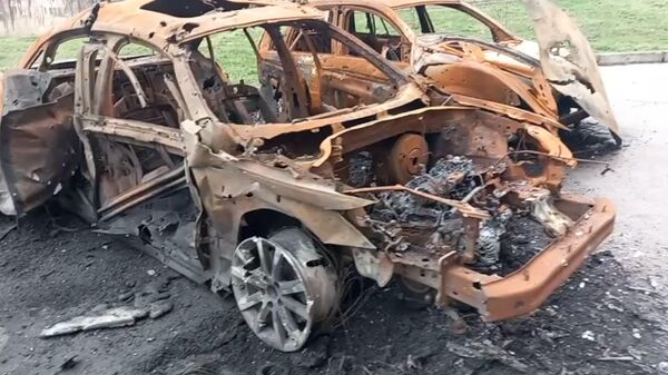 Сгоревшие автомобили и выбитые стекла: обстрел Донецка украинскими военными