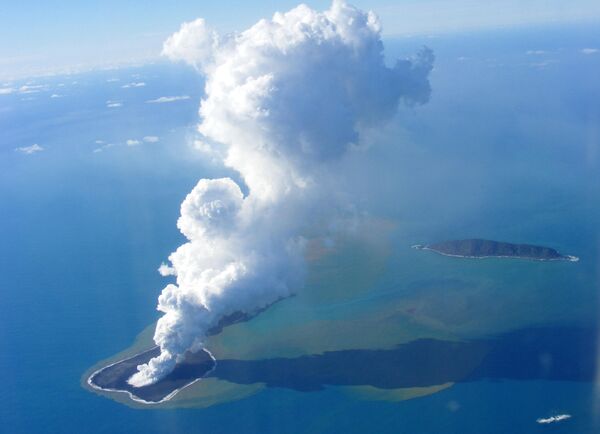 Извержение вулкана Хунга-Тонга-Хунга-Хаапай. Вид сверху 