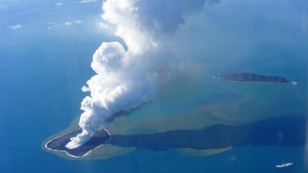 Извержение вулкана Хунга-Тонга-Хунга-Хаапай. Вид сверху 