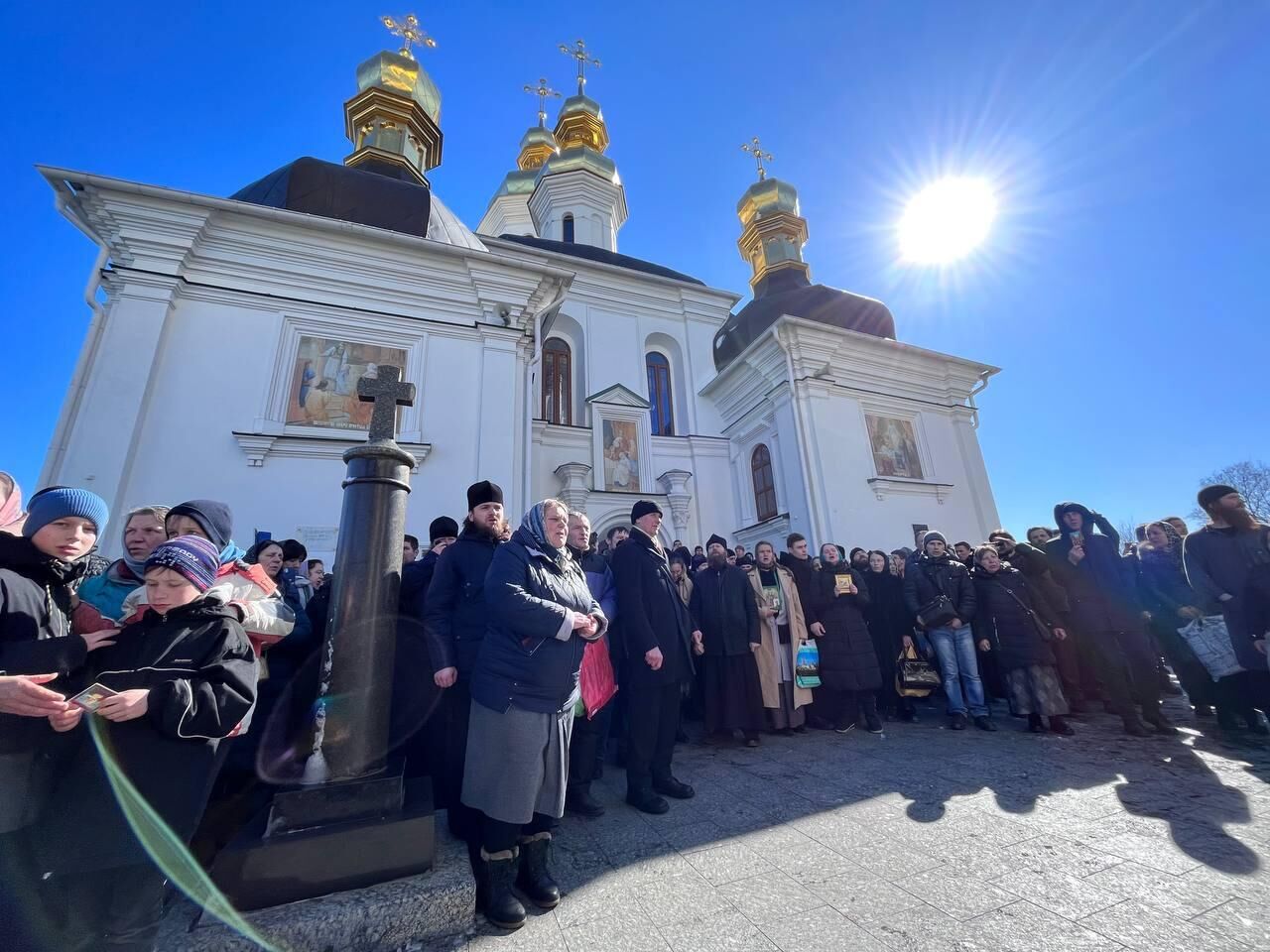 Верующие в Киево-Печерской лавре в Киеве Верующие в Киево-Печерской лавре в Киеве - РИА Новости, 1920, 10.07.2025