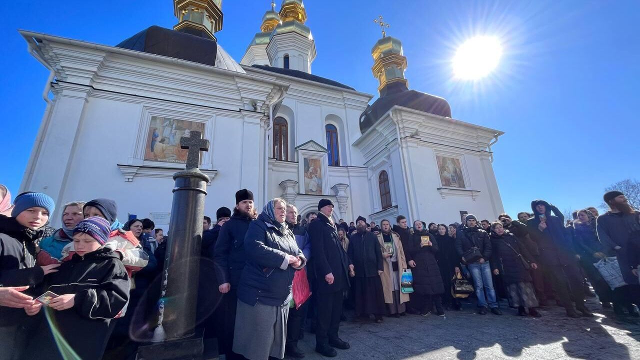 Верующие в Киево-Печерской лавре в Киеве - РИА Новости, 1920, 30.03.2023