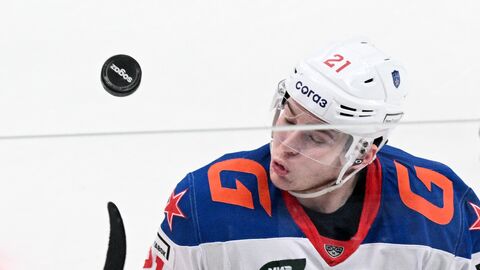 Хоккеист СКА Александр Никишин в матче КХЛ