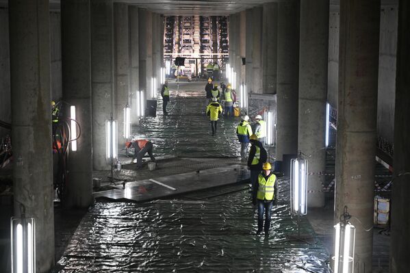 Рабочие на строительстве станции Улица Генерала Тюленева Троицкой линии Московского метрополитена
