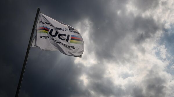 Флаг Международного союза велосипедистов (UCI) 