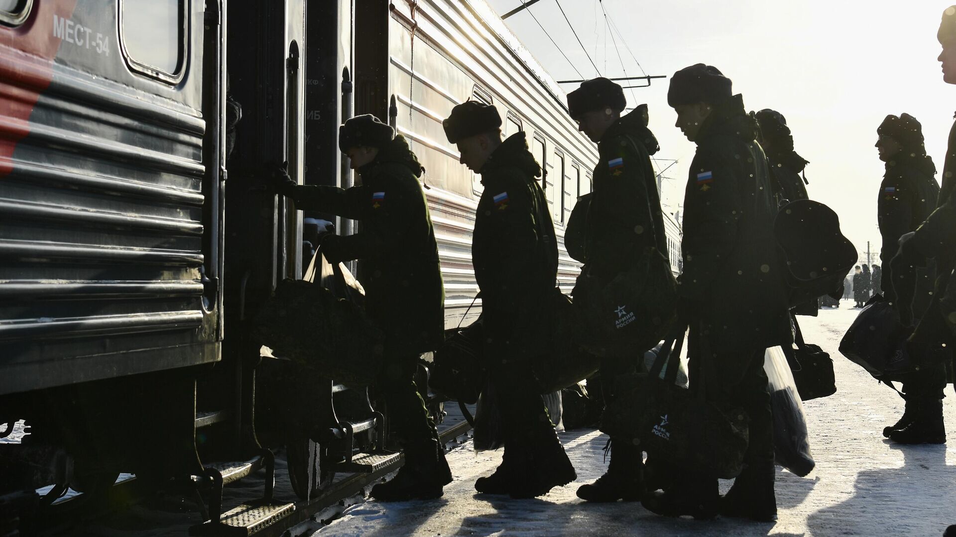 Призывники на перроне железнодорожного вокзала в Новосибирске - РИА Новости, 1920, 03.12.2023