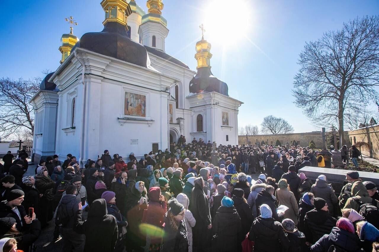 Верующие в Киево-Печерской лавре в Киеве - РИА Новости, 1920, 04.04.2023