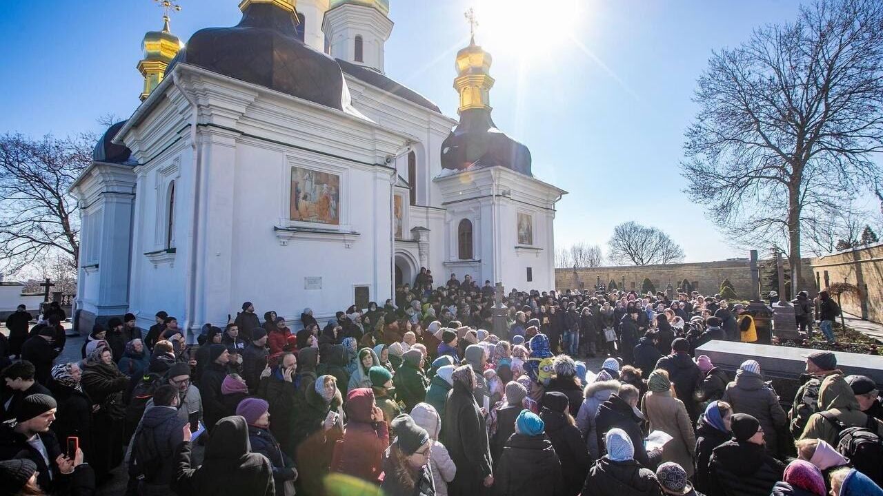 Верующие в Киево-Печерской лавре, Украина - РИА Новости, 1920, 01.04.2023