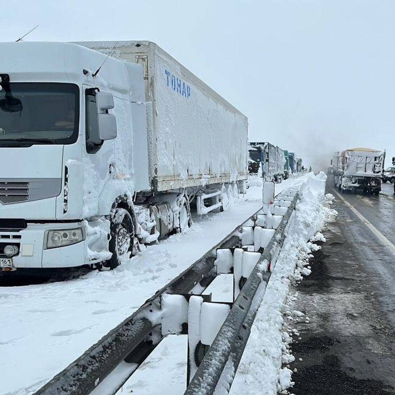 Синоптики рассказали о погоде в Ростовской области, где М-4 завалило снегом  - РИА Новости, 31.03.2023