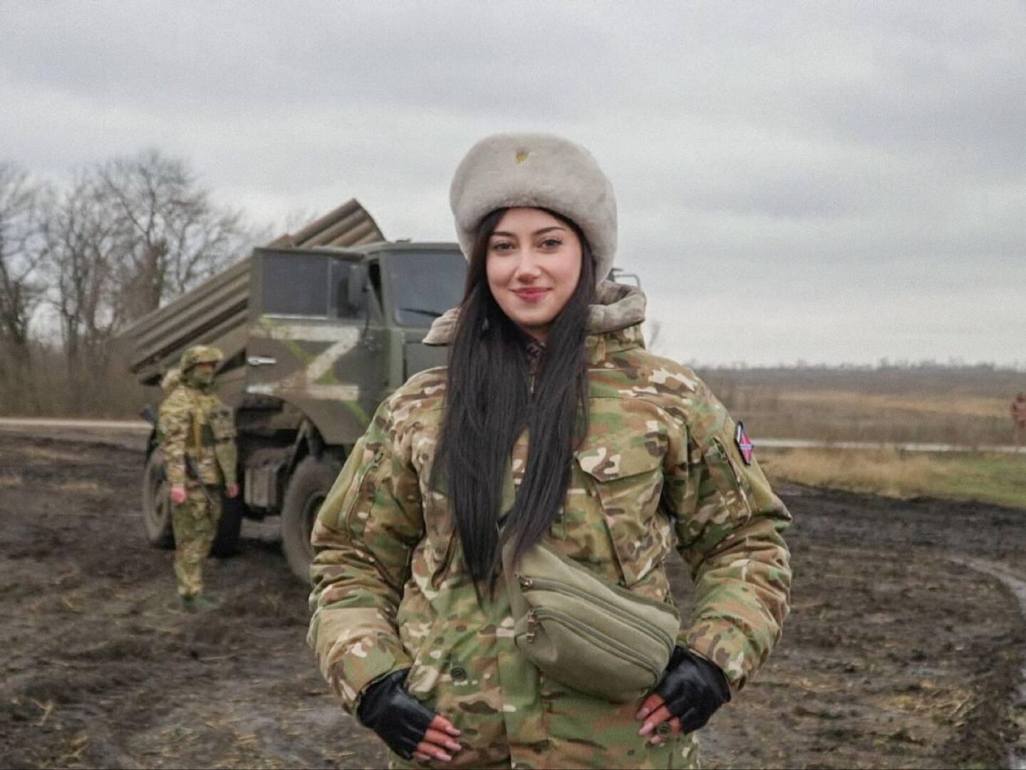 Настя рядом с установкой ''Град'' Настя рядом с установкой ''Град''