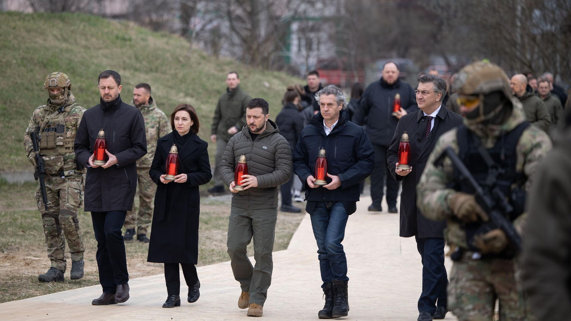 Премьер-министр Словакии Эдуард Хегер, президент Республики Молдова Майя Санду, президент Украины Владимир Зеленский, премьер-министр Словении Роберт Голоб и премьер-министр Хорватии Андрей Пленкович в Буче - РИА Новости, 1920, 31.03.2023