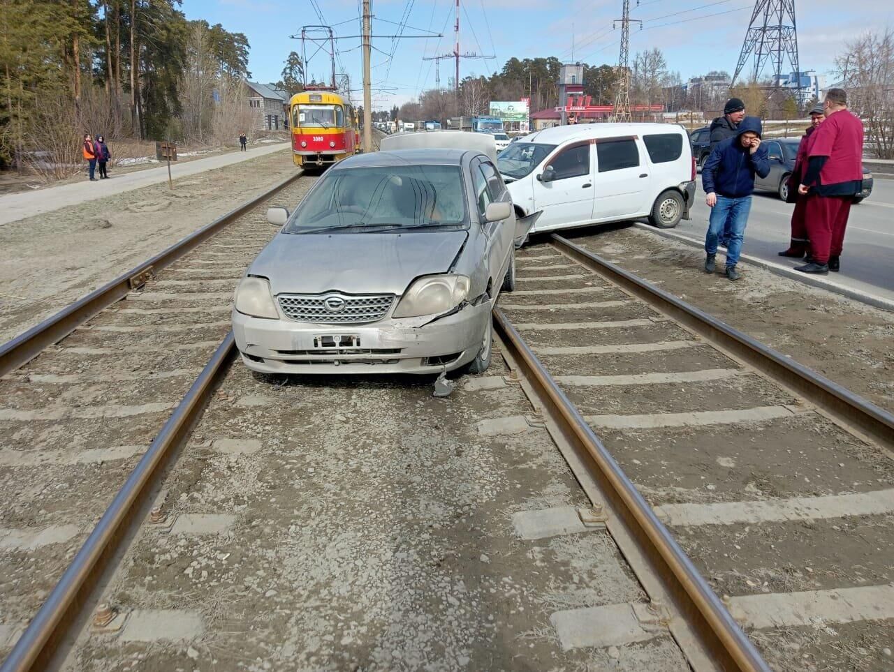 В Барнауле пассажирский автобус столкнулся с четырьмя автомобилями - РИА  Новости, 31.03.2023