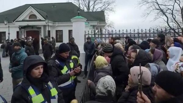 Украинские спецслужбы возле дома митрополита Павла