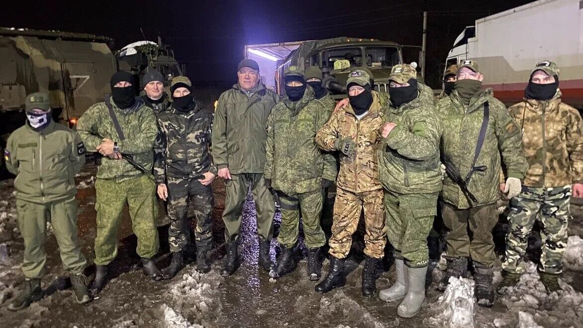 Губернатор Вологодской области Олег Кувшинников с бойцами в зоне проведения спецоперации - РИА Новости, 1920, 01.04.2023