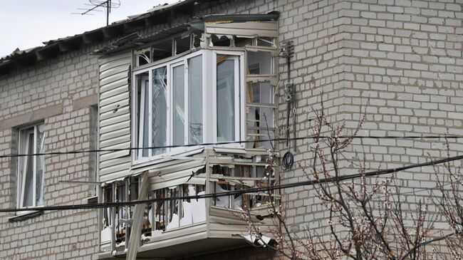 Жилой многоквартирный дом в Мелитополе, поврежденный в результате обстрела со стороны ВСУ