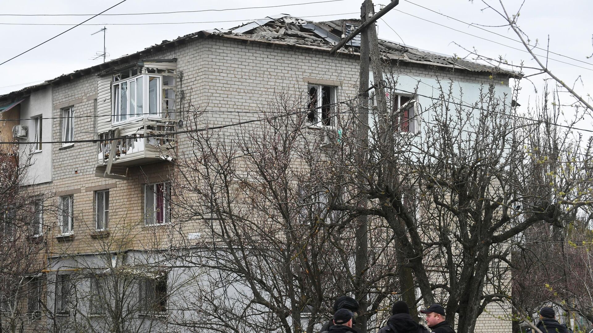 Жилой многоквартирный дом в Мелитополе, поврежденный в результате обстрела со стороны ВСУ - РИА Новости, 1920, 02.04.2023