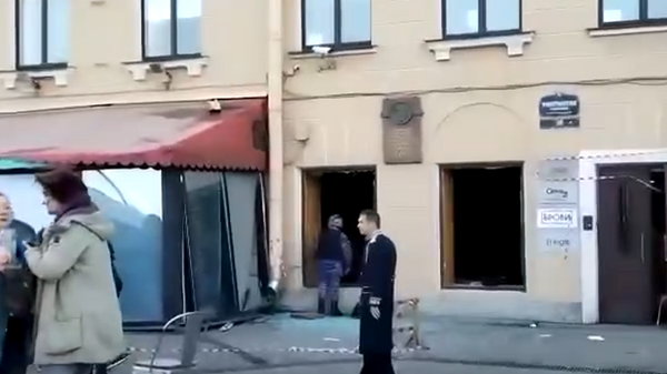 На месте взрыва на Университетской набережной в Санкт-Петербурге