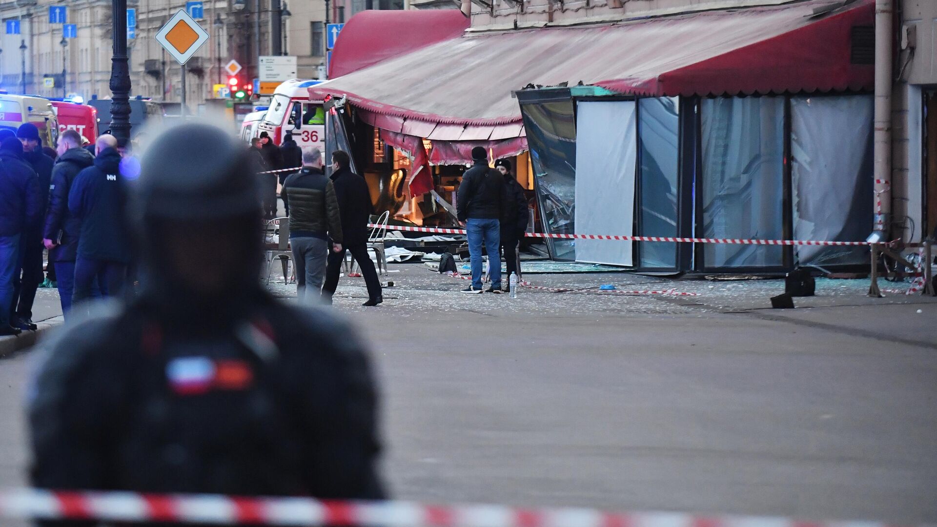 На месте взрыва в кафе на Университетской набережной в Санкт-Петербурге - РИА Новости, 1920, 23.10.2023