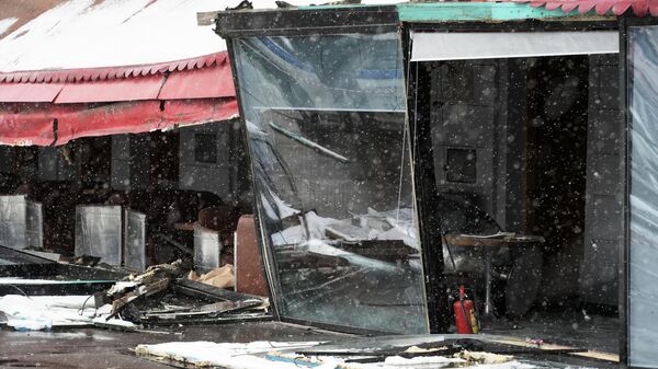 Разрушенное кафе в Санкт-Петербурге, где накануне произошел взрыв, в результате которого погиб военкор Владлен Татарский