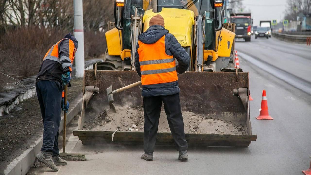 Дорожные службы Подмосковья проводят генеральную уборку после зимы - РИА Новости, 1920, 03.04.2023