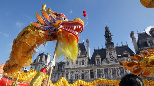 Празднование китайского Нового года в Париже