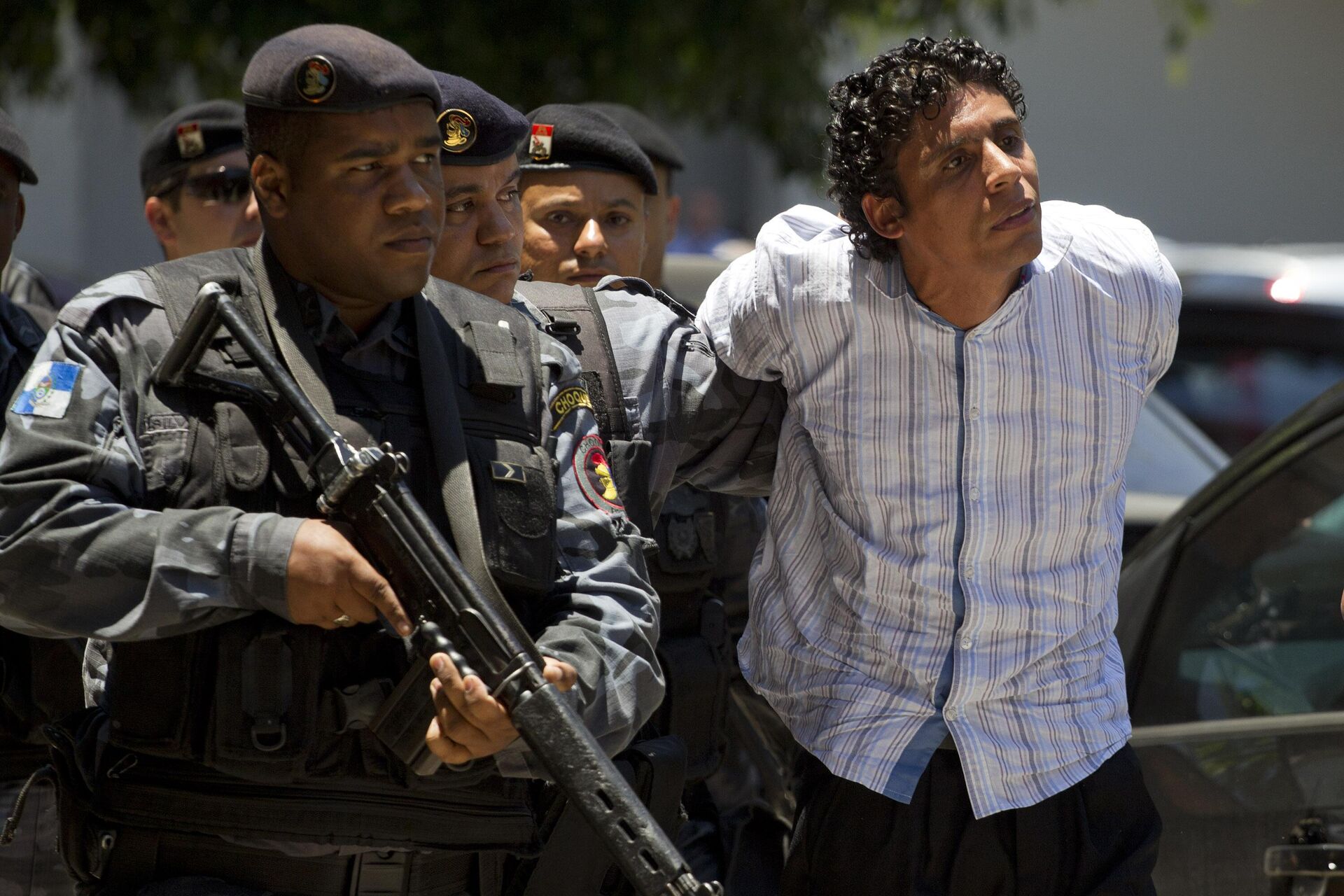 Антонио Лопес во время ареста возле штаб-квартиры федеральной полиции в Рио-де-Жанейро - РИА Новости, 1920, 03.04.2023