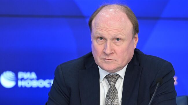 Владимир Толстой