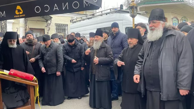Предстоятель канонической Украинской православной церкви митрополит Киевский и всея Украины Онуфрий в Киево-Печерской лавре