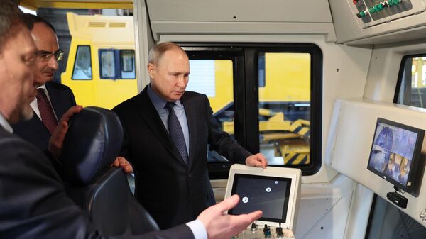 Президент РФ Владимир Путин во время посещения завода Тулажелдормаш. 4 апреля 2023