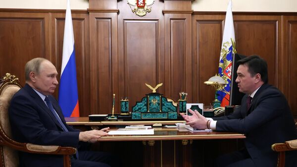 Президент РФ Владимир Путин и губернатор Московской области Андрей Воробьев во время встречи 3 апреля 2023 года