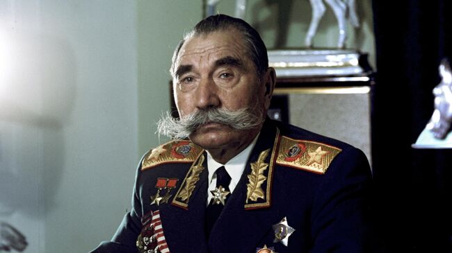 Семен Михайлович Буденный советский военачальник, один из первых Маршалов Советского Союза, трижды Герой Советского Союза, кавалер Георгиевского креста всех степеней. 