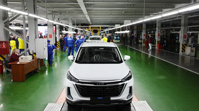 Кроссовер BAIC X35 на производственном конвейере завода Автотор в Калининграде