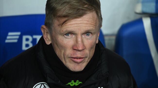 Главный тренер ФК Акрон Евгений Калешин