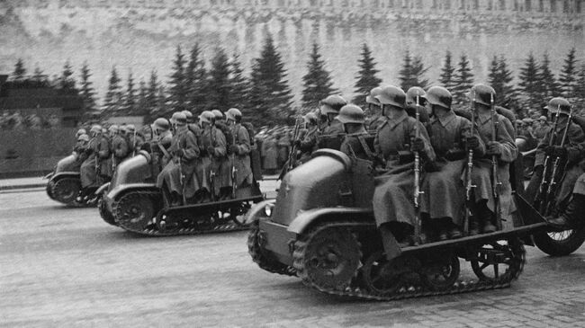 Военный парад в честь годовщины Великой Октябрьской социалистической революции, 7 ноября 1936 года